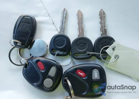 2001 Chevrolet Silverado 1500 Lt из США, поврежденный, VIN 2GCEK19T811323494